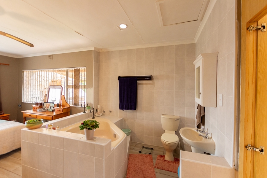 5 Bedroom Property for Sale in Vredenburg Western Cape